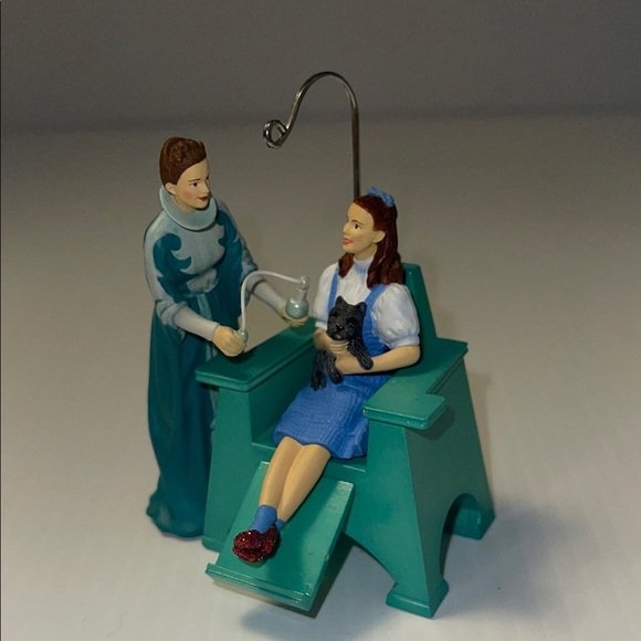 2008 Hallmark ornament of Dorothy and Toto from The Wizard of Oz - Picture 1 of 6